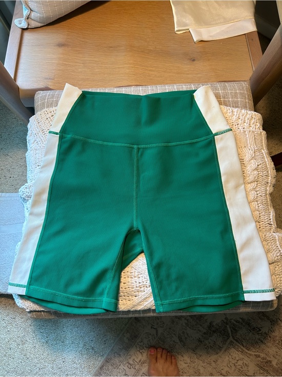 Wilo The Label Pants - WILO The Label High-Rise Green Athletic Shorts with Cream Side Panels
